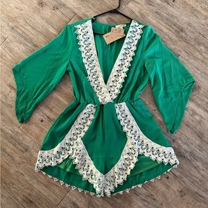 Green Long Sleeve Romper with White Lace Detail - Perfect for Summer